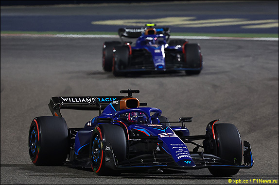 Алекс Элбон и Логан Сарджент