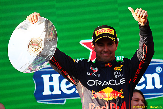 Подиум Гран При Австралии 2022. Серхио Перес. Подиум Гран При Австралии 2022. Серхио Перес.