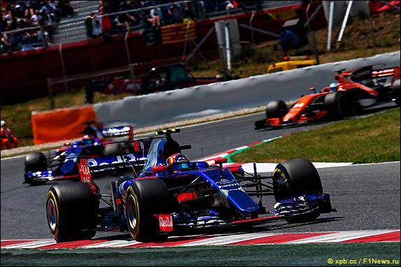 Карлос Сайнс и Даниил Квят Карлос Сайнс и Даниил Квят