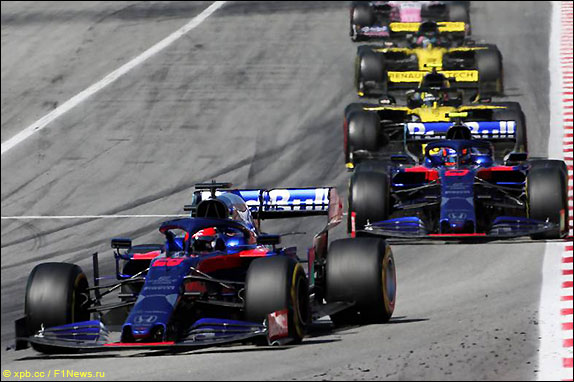 Даниил Квят и Александер Элбон Даниил Квят и Александер Элбон