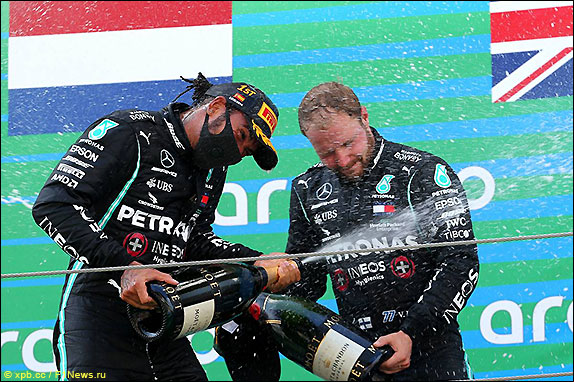 Подиум Гран При Испании 2020. Льюис Хэмилтон и Валттери Боттас Подиум Гран При Испании 2020. Льюис Хэмилтон и Валттери Боттас