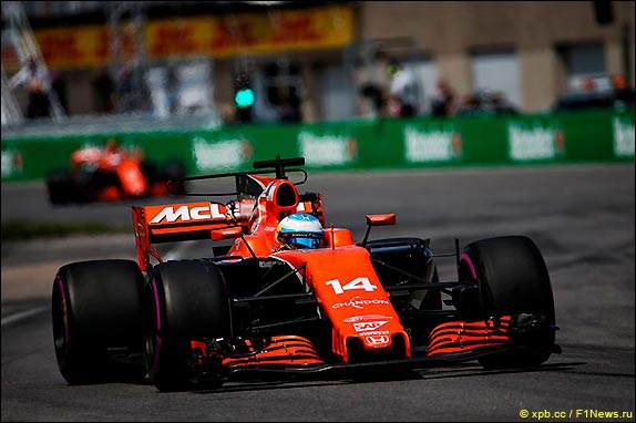 Фернандо Алонсо и Стоффель Вандорн Фернандо Алонсо и Стоффель Вандорн