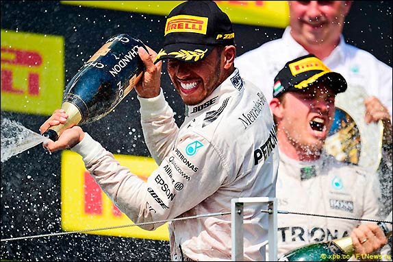 Подиум Гран При Венгрии 2016. Льюис Хэмилтон и Нико Росберг. Подиум Гран При Венгрии 2016. Льюис Хэмилтон и Нико Росберг.