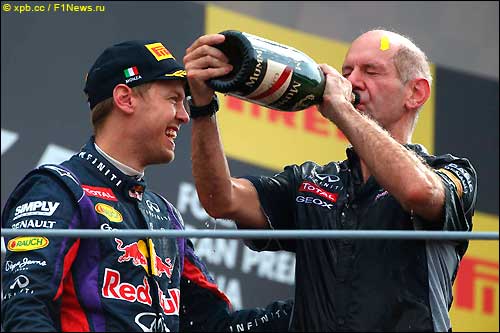 Подиум Гран При Италии 2013. Себастьян Феттель и Эдриан Ньюи Подиум Гран При Италии 2013. Себастьян Феттель и Эдриан Ньюи