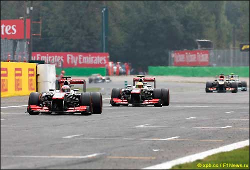 Дженсон Баттон и Серхио Перес Дженсон Баттон и Серхио Перес