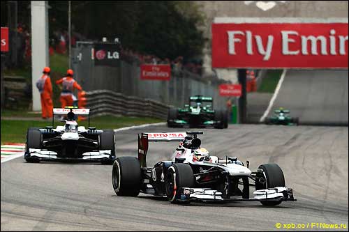 Пастор Мальдонадо и Валттери Боттас Пастор Мальдонадо и Валттери Боттас