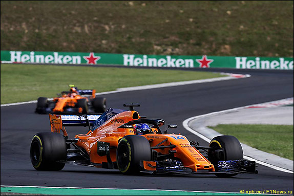 Фернандо Алонсо и Стоффель Вандорн Фернандо Алонсо и Стоффель Вандорн