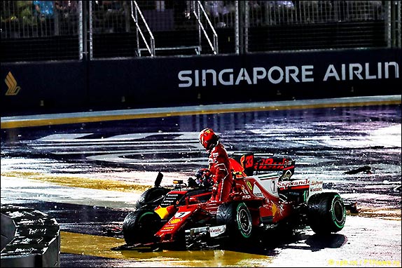 Сход Кими Райкконена Сход Кими Райкконена