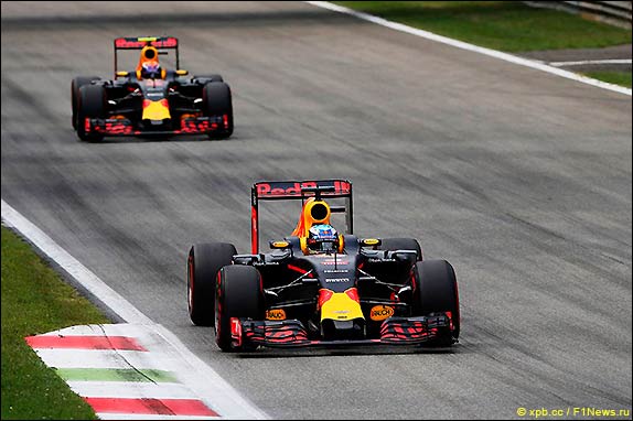 Даниэль Риккардо и Макс Ферстаппен Даниэль Риккардо и Макс Ферстаппен