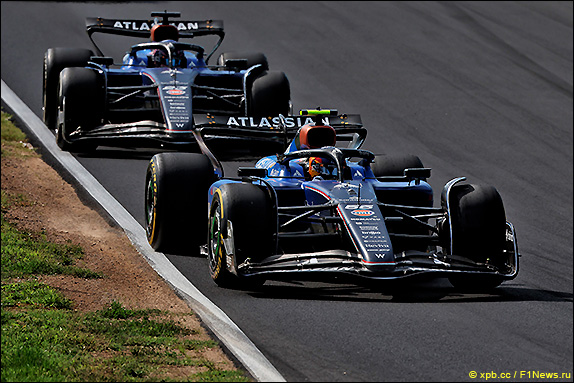 Карлос Сайнс и Алекс Элбон Карлос Сайнс и Алекс Элбон