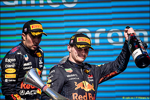 Подиум Гран При США 2021. Серхио Перес и Макс Ферстаппен. Подиум Гран При США 2021. Серхио Перес и Макс Ферстаппен.