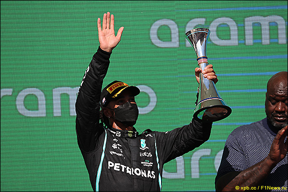 Подиум Гран При США 2021. Льюис Хэмилтон. Подиум Гран При США 2021. Льюис Хэмилтон.