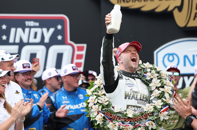 Феликс Розенквист празднует победу, фото пресс-службы IndyCar