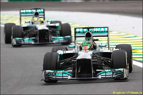 Льюис Хэмилтон и Нико Росберг Льюис Хэмилтон и Нико Росберг