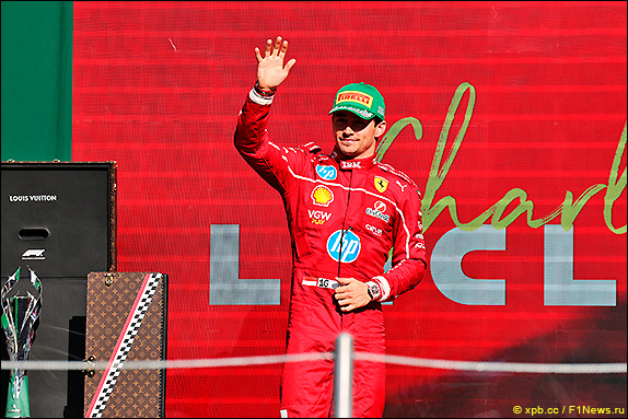 Подиум Гран При Мехико 2025. Шарль Леклер. Подиум Гран При Мехико 2025. Шарль Леклер.