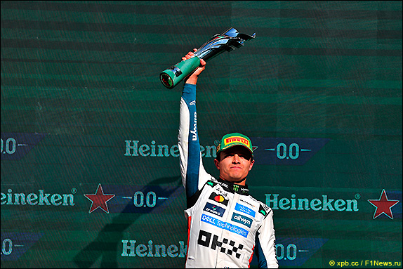 Подиум Гран При Мехико 2025. Ландо Норрис. Подиум Гран При Мехико 2025. Ландо Норрис.