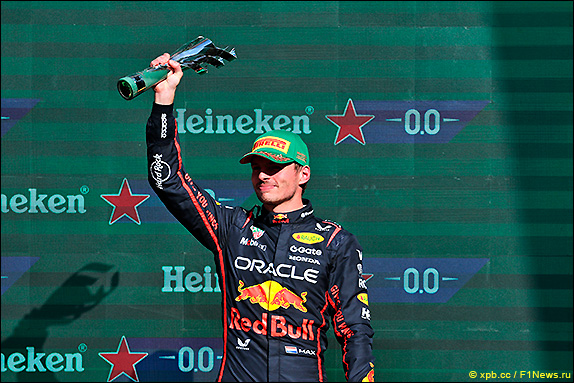 Подиум Гран При Мехико 2025. Макс Ферстаппен. Подиум Гран При Мехико 2025. Макс Ферстаппен.