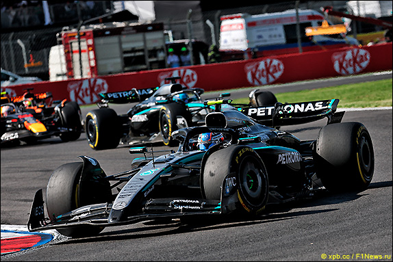 Кими Антонелли и Джордж Расселл Кими Антонелли и Джордж Расселл