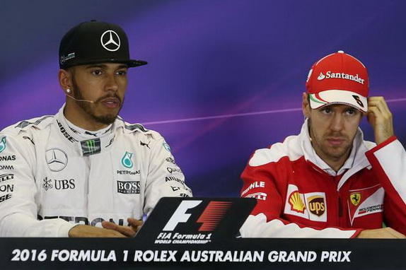 Льюис Хэмилтон (слева) и Себастьян Феттель Льюис Хэмилтон (слева) и Себастьян Феттель