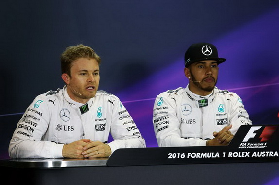 Нико Росберг (слева) и Льюис Хэмилтон Нико Росберг (слева) и Льюис Хэмилтон