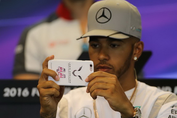 Льюис Хэмилтон Льюис Хэмилтон