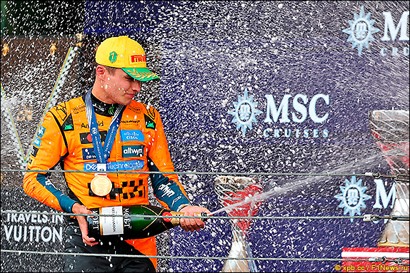 Подиум Гран При Сан-Паулу 2025. Ландо Норрис. Подиум Гран При Сан-Паулу 2025. Ландо Норрис.