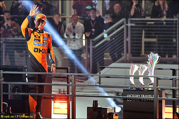 Подиум Гран При Лас-Вегаса 2025. Ландо Норрис. Подиум Гран При Лас-Вегаса 2025. Ландо Норрис.