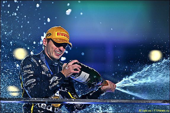 Подиум Гран При Лас-Вегаса. Макс Ферстаппен. Подиум Гран При Лас-Вегаса. Макс Ферстаппен.