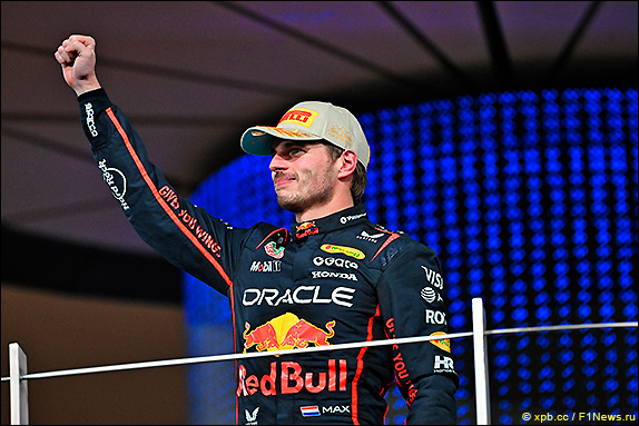 Подиум Гран При Абу-Даби 2025. Макс Ферстаппен Подиум Гран При Абу-Даби 2025. Макс Ферстаппен