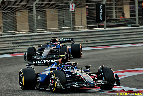 Карлос Сайнс и Алекс Элбон Карлос Сайнс и Алекс Элбон