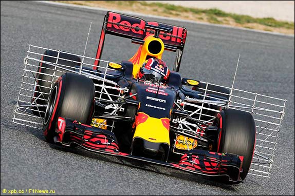 Даниил Квят на тестах в Барселоне Даниил Квят на тестах в Барселоне