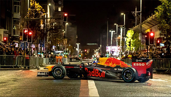 Дэвид Култхард во время демозаездов в Белфасте Дэвид Култхард во время демозаездов в Белфасте