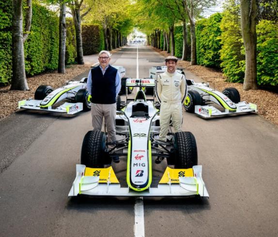 Росс Браун и Дженсон Баттон у машин BGP 001 в Гудвуде, фото Goodwood Road & Racing