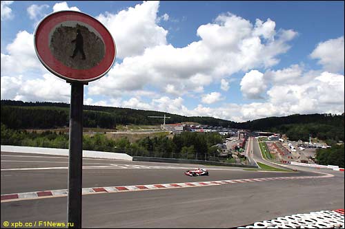Связка поворотов Eau Rouge