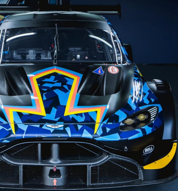 Cпорткар Aston Martin Vantage образца 2019 года, подготовленный для гонок DTM, фото из социальных сетей