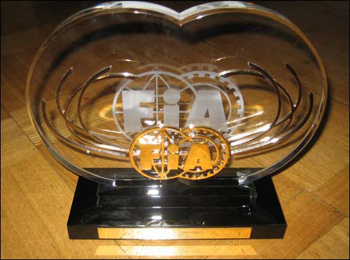 Приз FIA, полученный Михаилом Алешиным Приз FIA, полученный Михаилом Алешиным