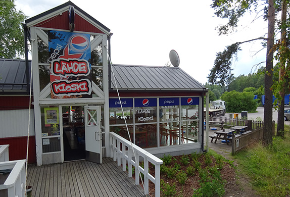 Придорожное кафе, где подают Bottas-Burger, фото автора Придорожное кафе, где подают Bottas-Burger, фото автора