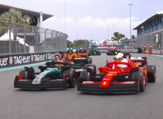 Lego-мобили на трассе в Майами