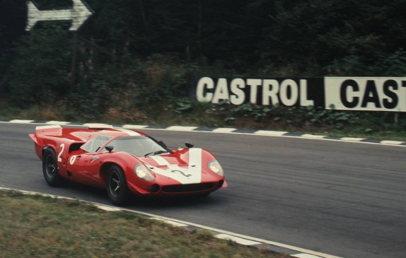 Джон Сёртисс за рулём Lola T70 в 6-часовой гонке в Брэндс-Хэтч, 1967 год, фото XPB Джон Сёртисс за рулём Lola T70 в 6-часовой гонке в Брэндс-Хэтч, 1967 год, фото XPB