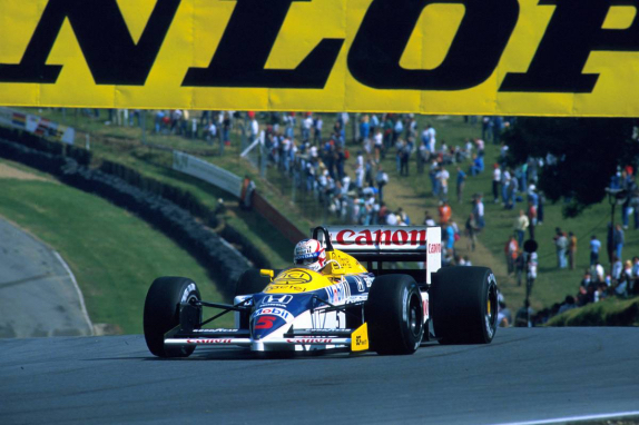 Найджел Мэнселл за рулём Williams FW11 на Гран При Великобритании в 1986 году, фото XPB