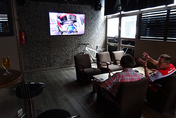 Страстные финские болельщики, фото автора Страстные финские болельщики, фото автора