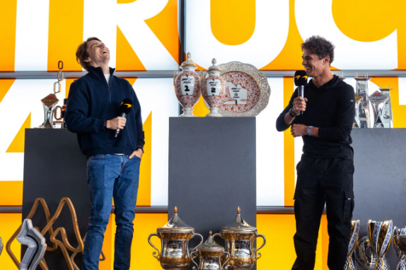 Оскар Пиастри и Ландо Норрис на базе McLaren, фото пресс-службы команды