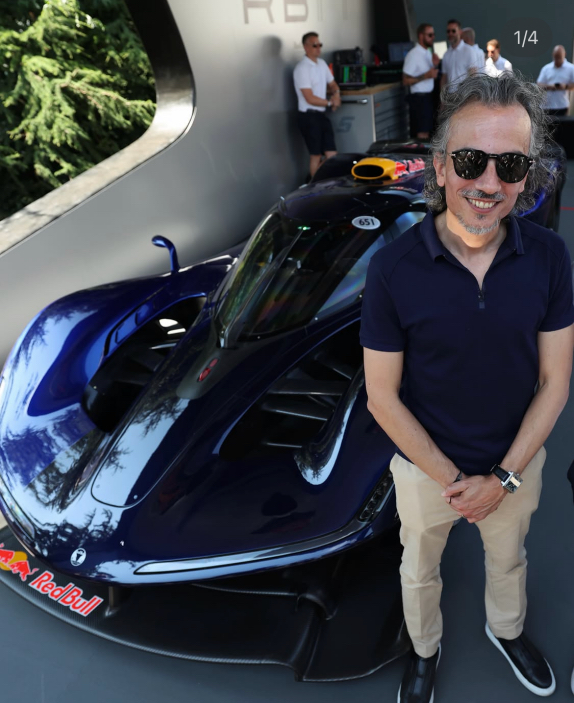 Лоран Мекис у гиперкара RB17, фото пресс-службы Red Bull