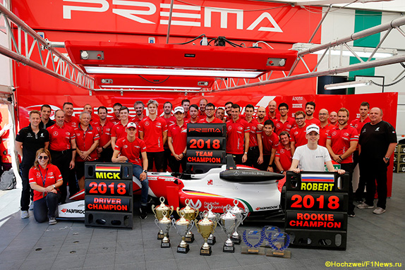 Команда Prema празднует победу в трёх зачётах Команда Prema празднует победу в трёх зачётах