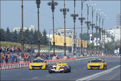 Уличное шоу в Бухаресте Уличное шоу в Бухаресте