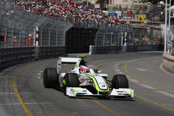 Рубенс Баррикелло за рулём машины Brawn GP на трассе в Монако, фото XPB