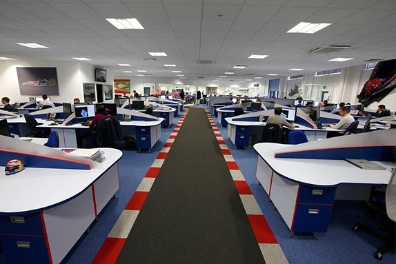 Конструкторский отдел на базе команды в Фаэнце Конструкторский отдел на базе команды в Фаэнце