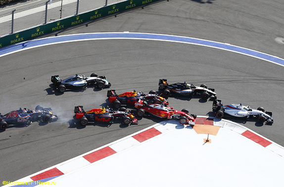 Даниил Квят торпедирует Ferrari Себастьяна Феттеля в Сочи, 2016 год Даниил Квят торпедирует Ferrari Себастьяна Феттеля в Сочи, 2016 год