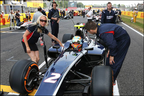 Светлана Стрельникова и Артём Маркелов на стартовой решётке в Барселоне Светлана Стрельникова и Артём Маркелов на стартовой решётке в Барселоне