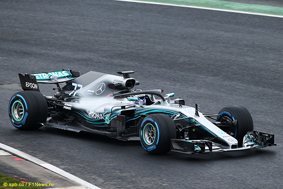 Валттери Боттас за рулём новой машины Mercedes в Сильверстоуне Валттери Боттас за рулём новой машины Mercedes в Сильверстоуне